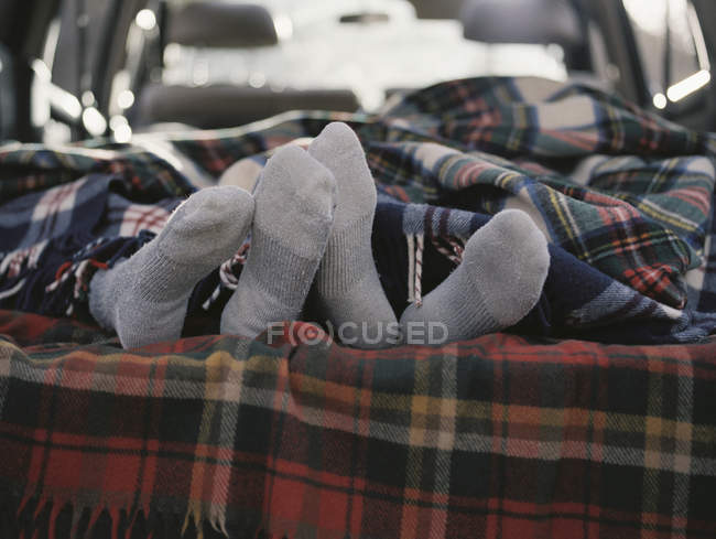 Couple sleeping in the back of car. — Stock Photo
