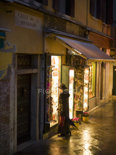 Quiet street at night. — Stock Photo