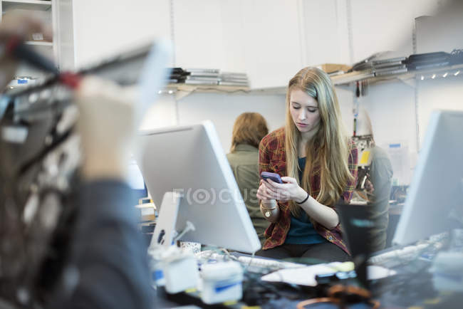 People working on computer repairs. — Stock Photo