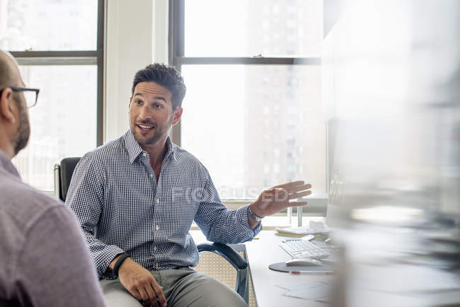 Men seated talking in Office — Stock Photo