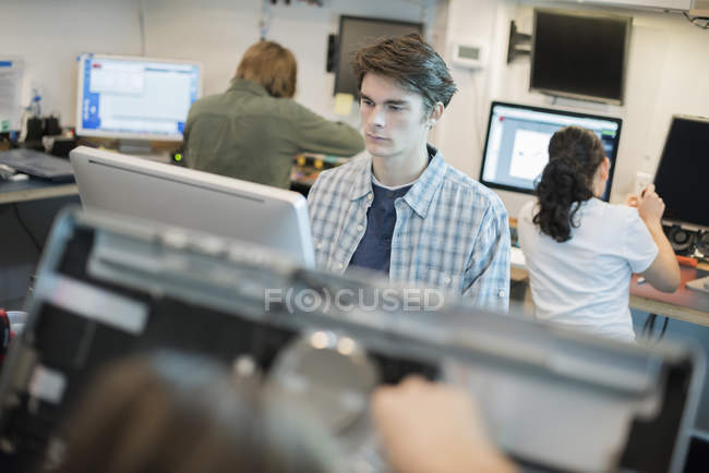 Man seated at a computer — Stock Photo