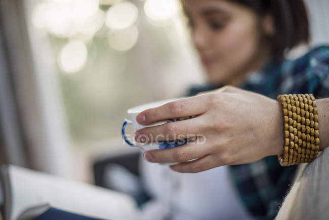 Womans hand holding tea cup — Stock Photo