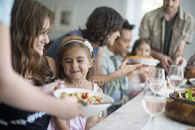 Сімейні збори за їжу — стокове фото