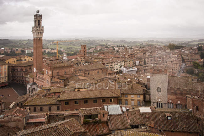 Vista de la ciudad de Siena - foto de stock