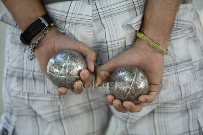 Boules player with metal balls — Stock Photo