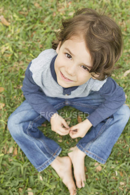 Boy sitting on the grass — Stock Photo