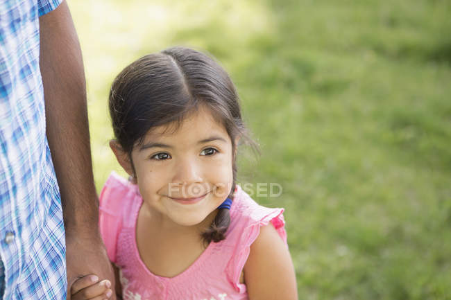 Child holding her father's hand. — Stock Photo