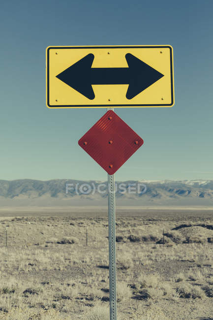 Flèche directionnelle signe — Photo de stock
