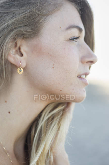 Profile of a blond woman. — Stock Photo