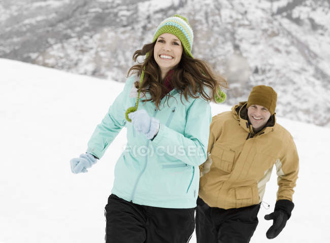 Couple in the snowy mountains — Stock Photo