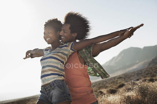 Couple together with arms outstretched — Stock Photo