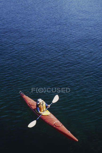 Man in a sea kayak — Stock Photo