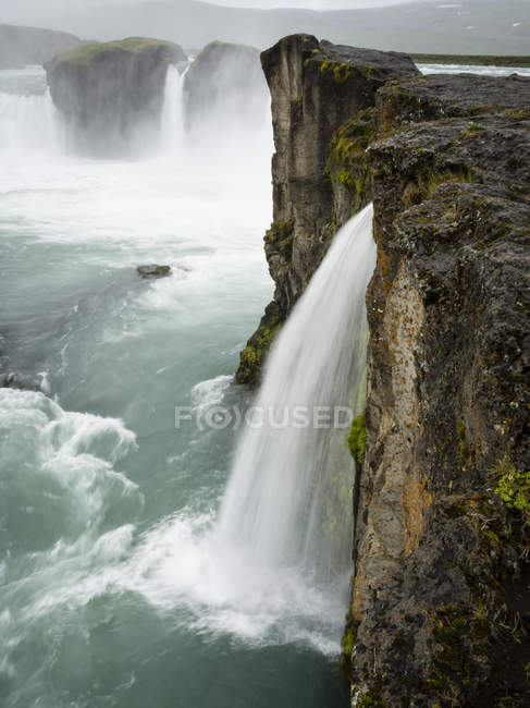 Waterfall cascading over a sheer cliff. — Stock Photo