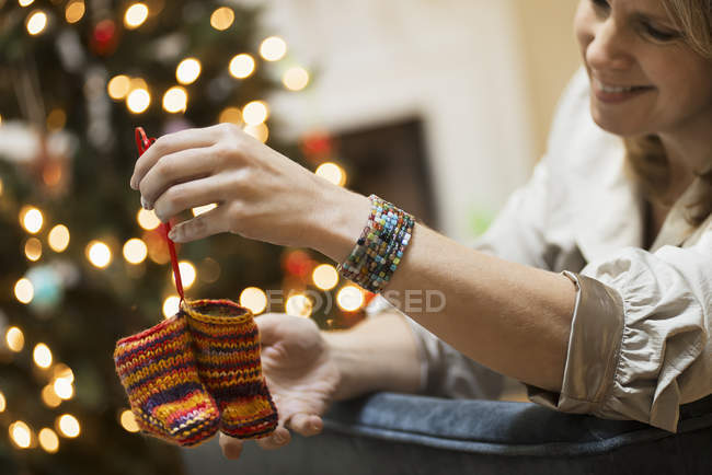 Woman holding pair of knitted booties — Stock Photo
