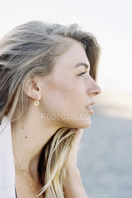 Woman with long blonde hair — Stock Photo