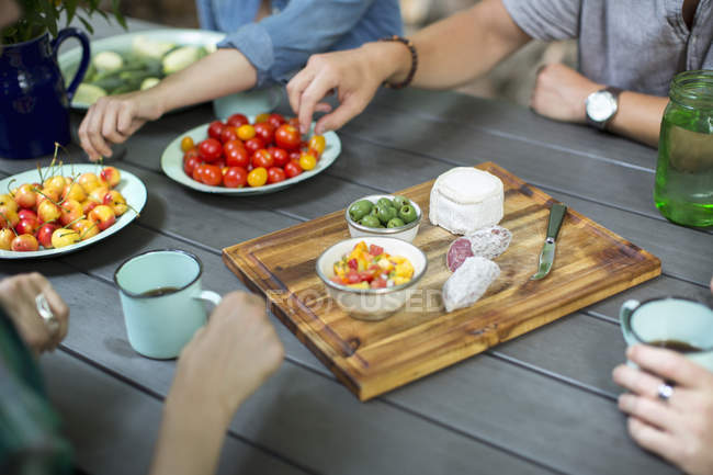 People gathered around a table — Stock Photo