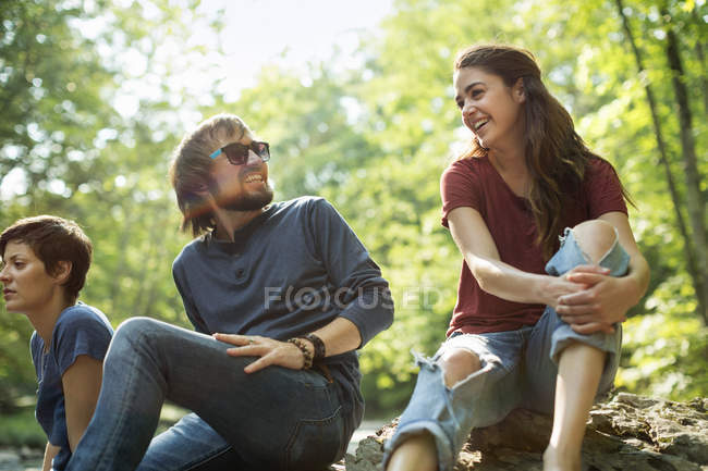 Three friends by the riverbank — Stock Photo