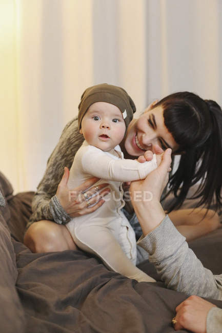 Mãe e bebê juntos — Fotografia de Stock