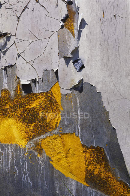 Peeling and cracked paint — Stock Photo