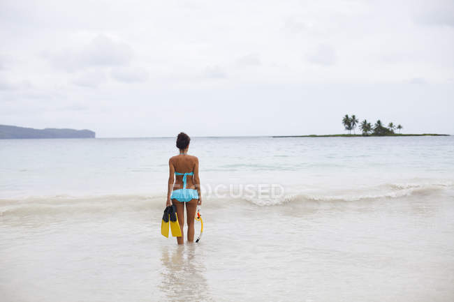 Woman in shallow water with snorkeling gear — Stock Photo