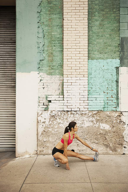 Femme se préparant à courir — Photo de stock