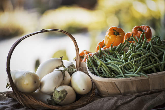Légumes biologiques exposés — Photo de stock