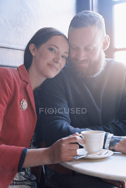 Couple seated side by side — Stock Photo