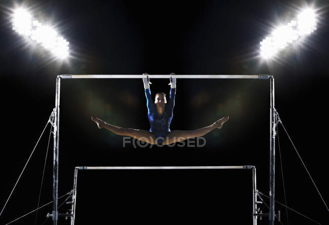 Woman performing on parallel bars — Stock Photo