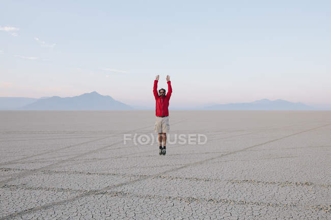 Man jumping in the air — Stock Photo