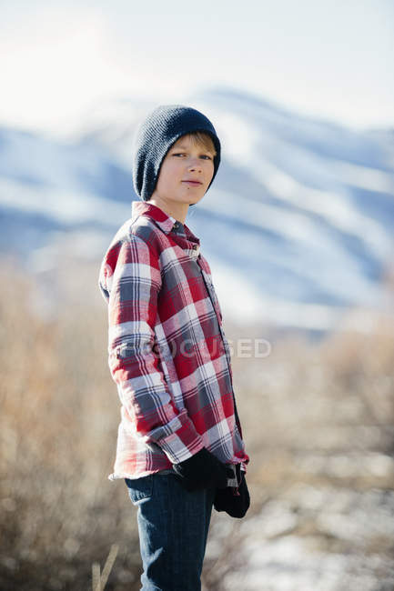 Junge mit Wollmütze — Stockfoto