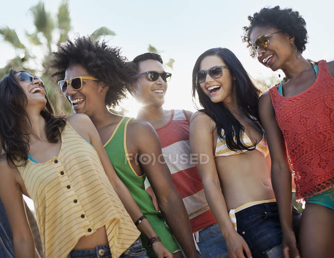 Friends hanging out together, partying. — Stock Photo