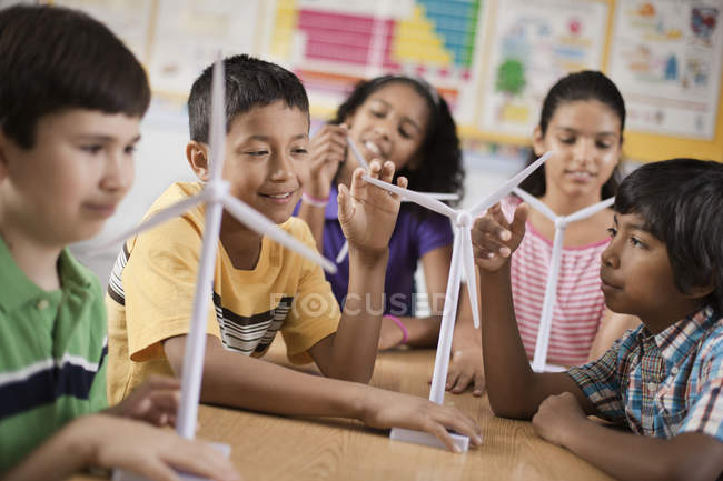 Girls and boys with wind turbine models. — Stock Photo