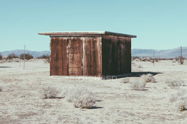 Edificio abandonado en el desierto de Mojave - foto de stock