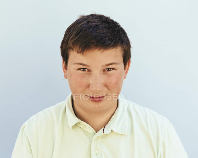 Retrato de un niño rural - foto de stock