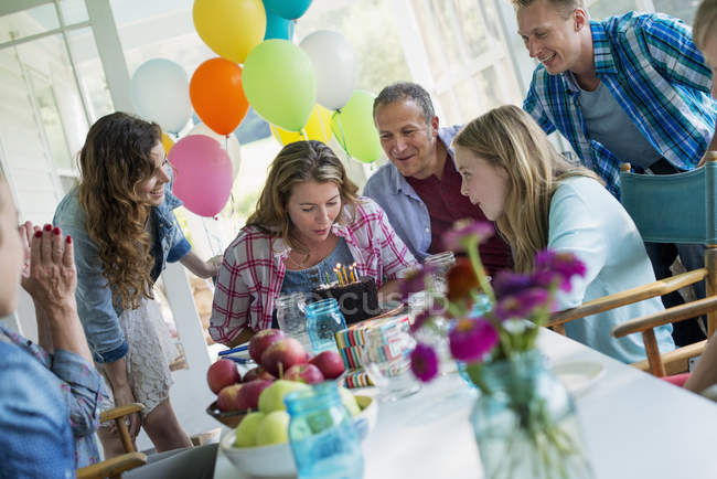 Birthday party in a farmhouse kitchen. — Stock Photo