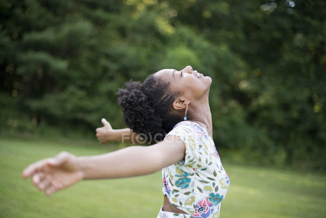 Woman with her arms outstretched — Stock Photo