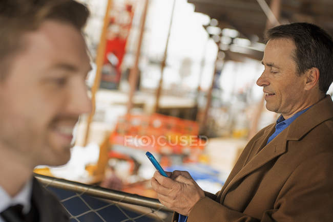 Professionals on the go, keeping in contact — Stock Photo