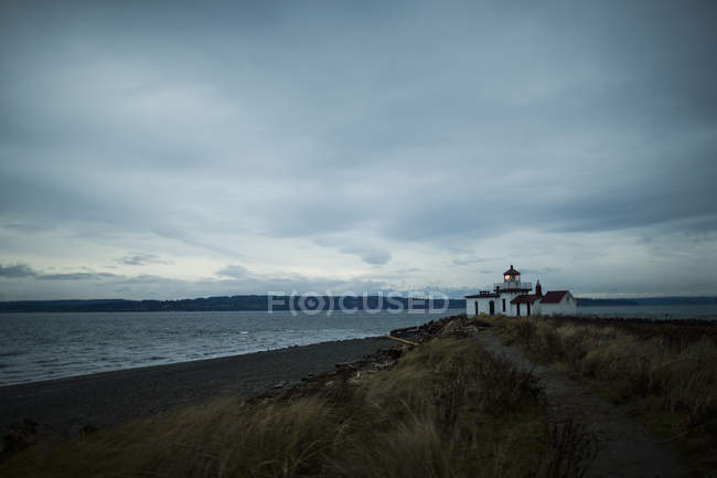 Lighthouse at dusk at Discovery Park — Stock Photo