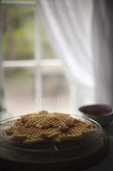 Prato de waffles em atabletop — Fotografia de Stock