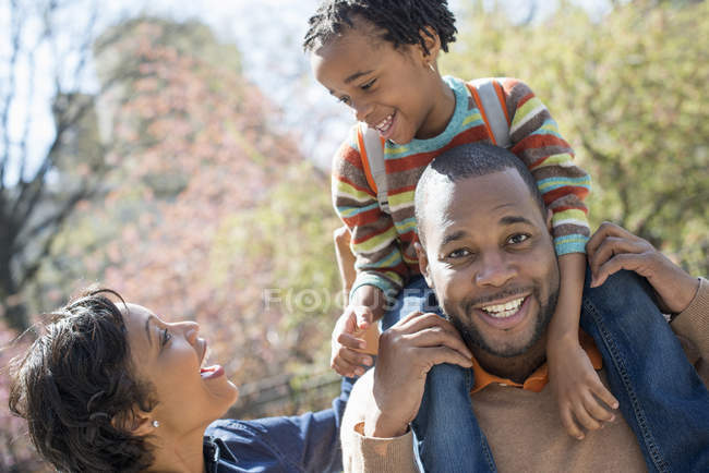 Father carrying his son on shoulders — Stock Photo