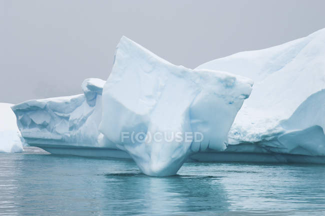 Eisberg entlang der antarktischen Halbinsel. — Stockfoto