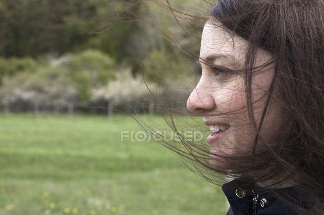 Young woman in profile. — Stock Photo