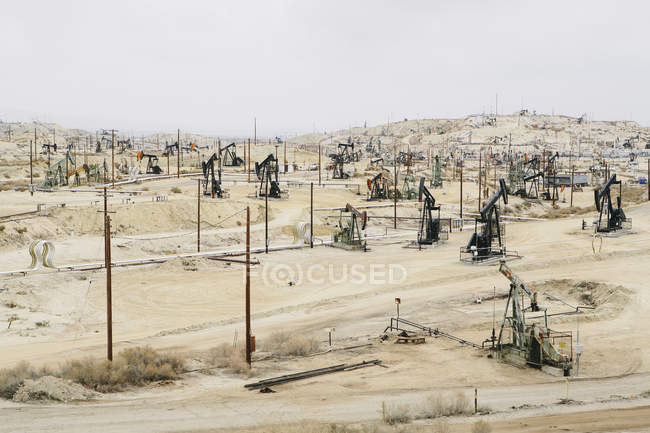 Impianti petroliferi e pozzi — Foto stock