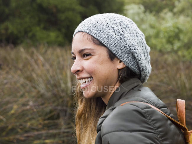 Young woman in a park. — Stock Photo