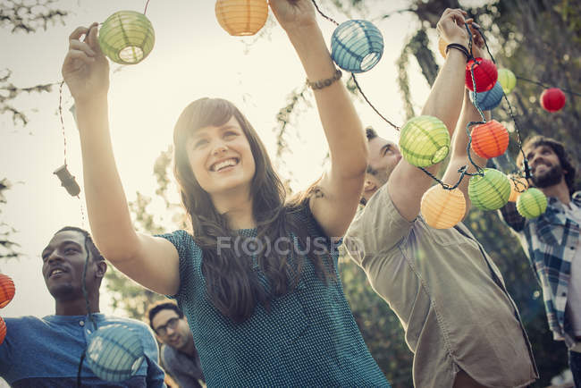Men and woman at a party dancing — Stock Photo