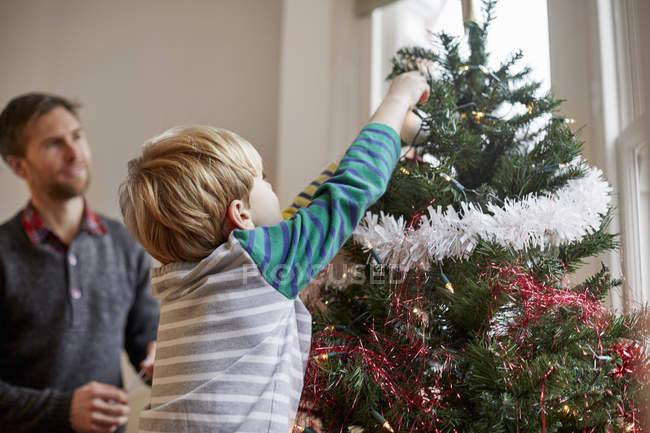 Decorating Christmas Tree — Stock Photo