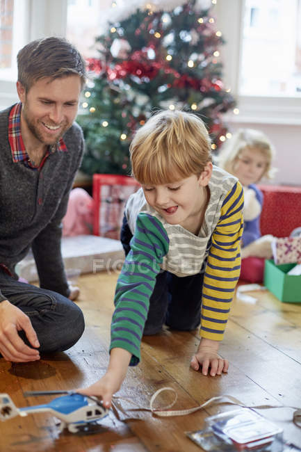 Children unwrapping presents on Christmas day. — Stock Photo