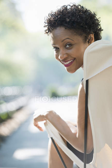 Woman in city park. — Stock Photo