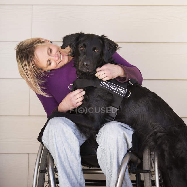 Взрослая женщина-инвалид — стоковое фото