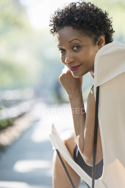 Woman in city park. — Stock Photo